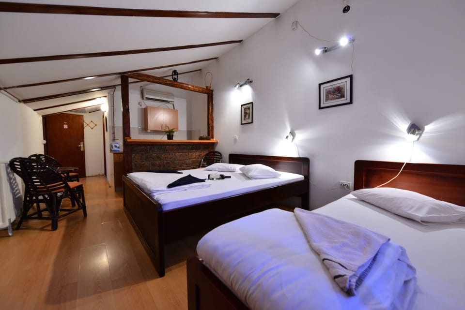 Comfort Studio Suite | Egyptian cotton sheets, desk, blackout drapes, soundproofing
