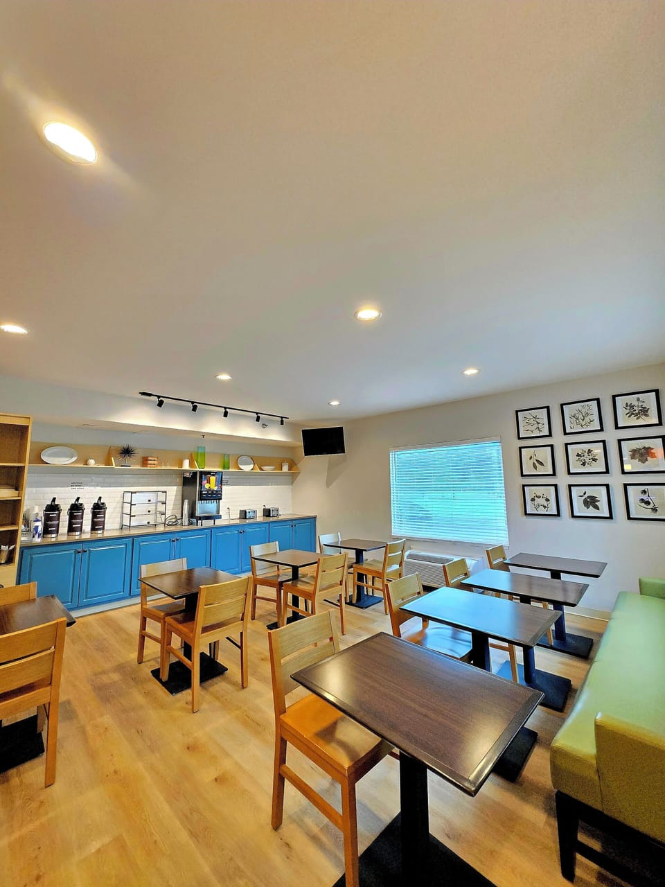 Free daily continental breakfast