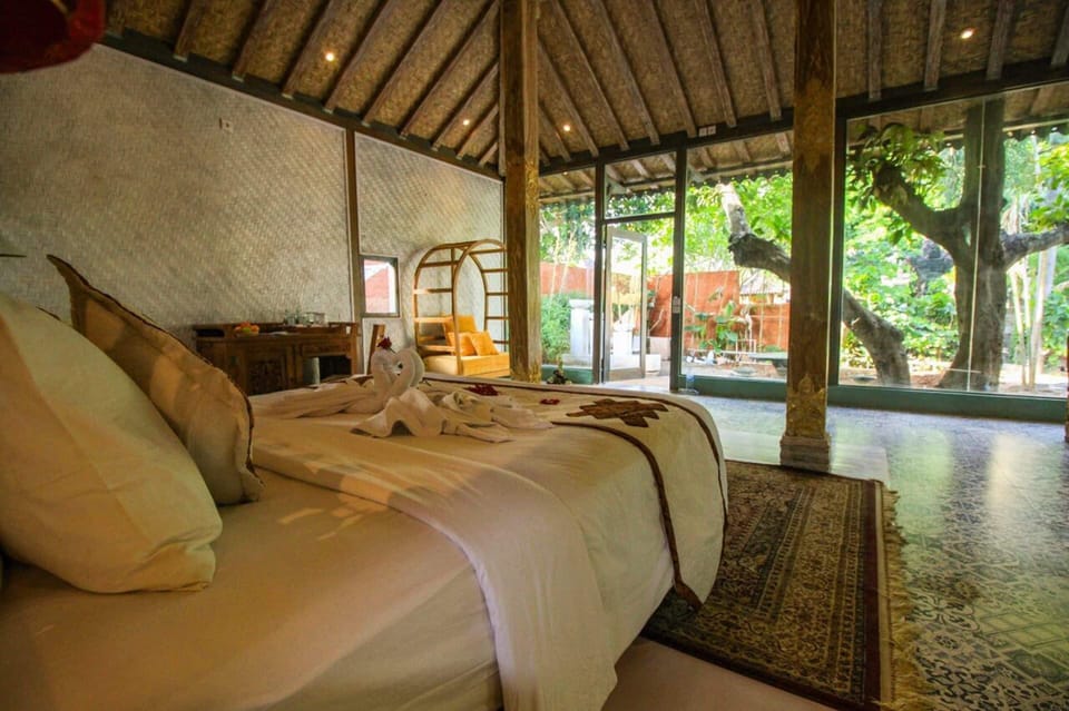 Royal Villa | Minibar, in-room safe, individually decorated, individually furnished