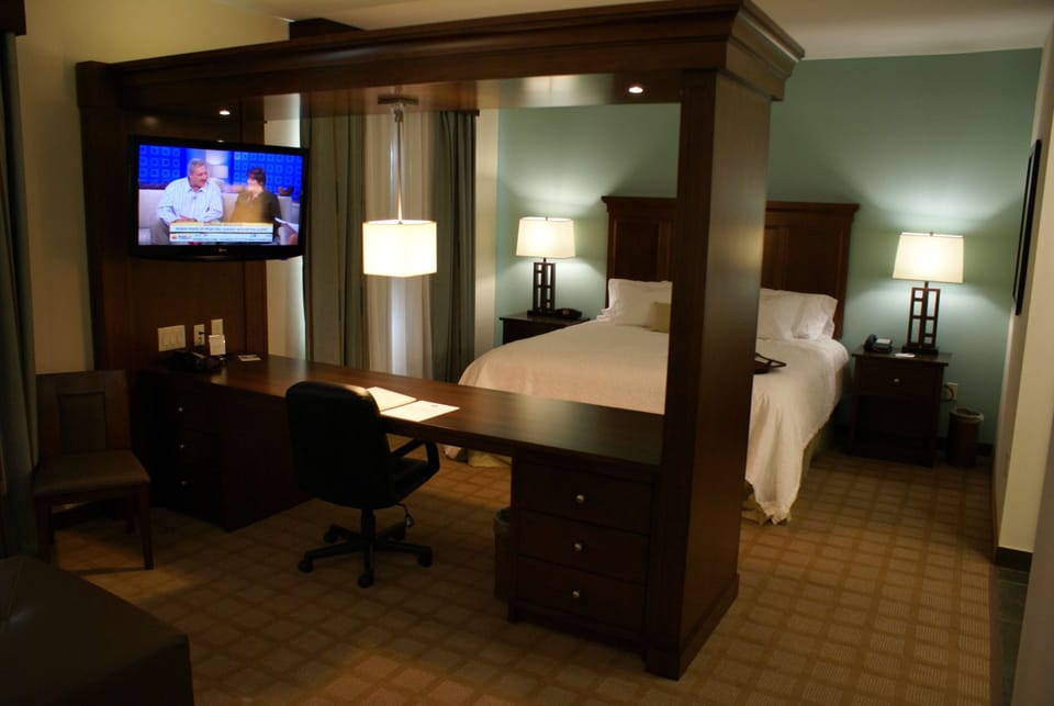 Studio Suite, 1 King Bed | In-room safe, desk, iron/ironing board, WiFi (free)