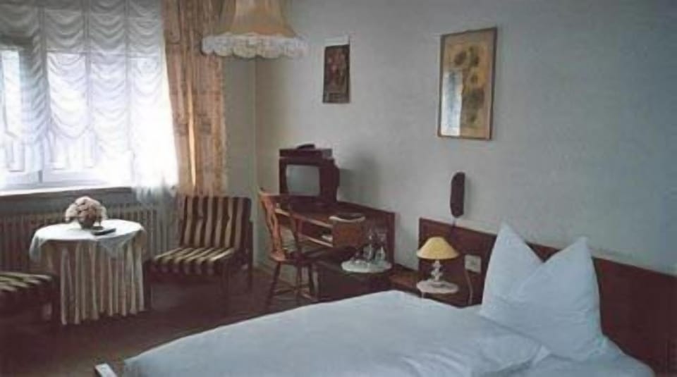 Rollaway beds (surcharge), WiFi (free)
