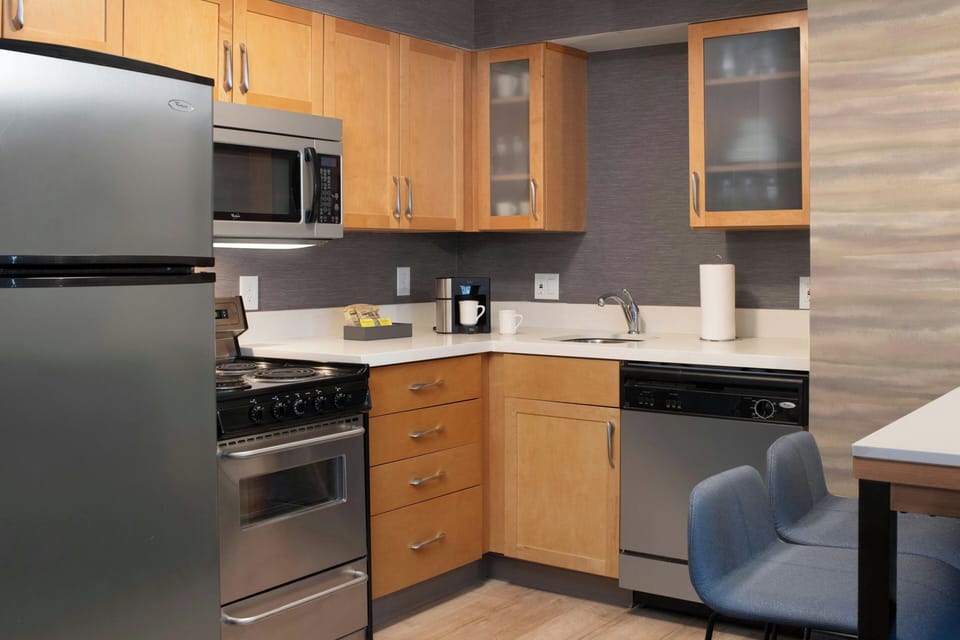 Suite, 2 Bedrooms | Private kitchen | Coffee/tea maker, fridge, microwave, stovetop