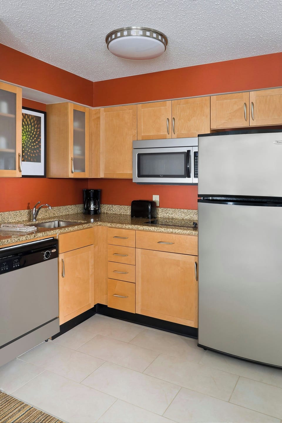 Coffee/tea maker, fridge, microwave, stovetop