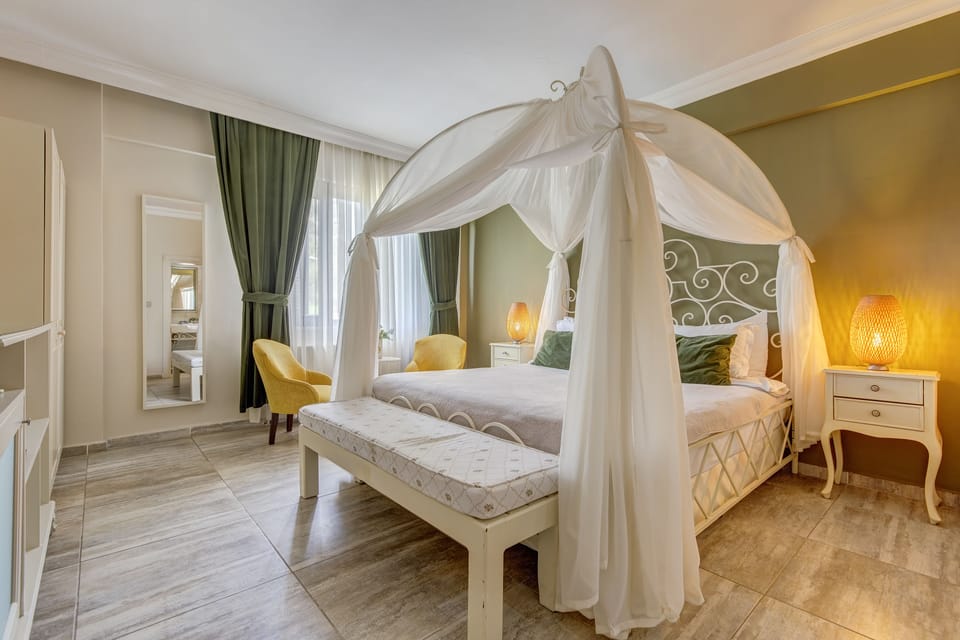 Standard Double Room | Premium bedding, minibar, in-room safe, desk