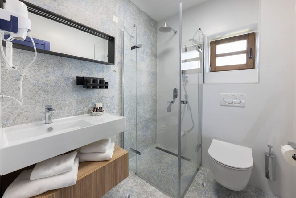 Shower, free toiletries, hair dryer, bathrobes
