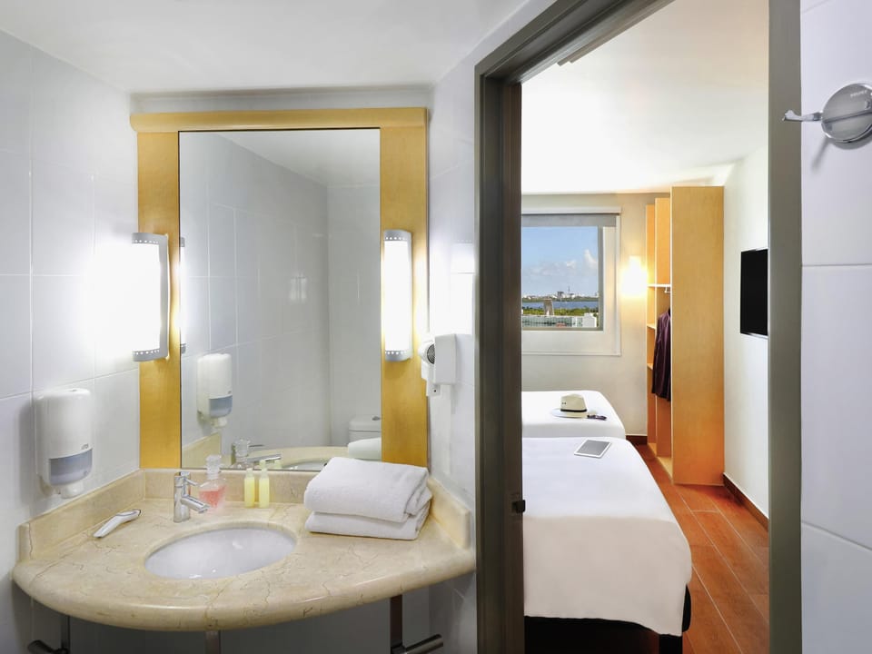 Shower, eco-friendly toiletries, hair dryer, towels