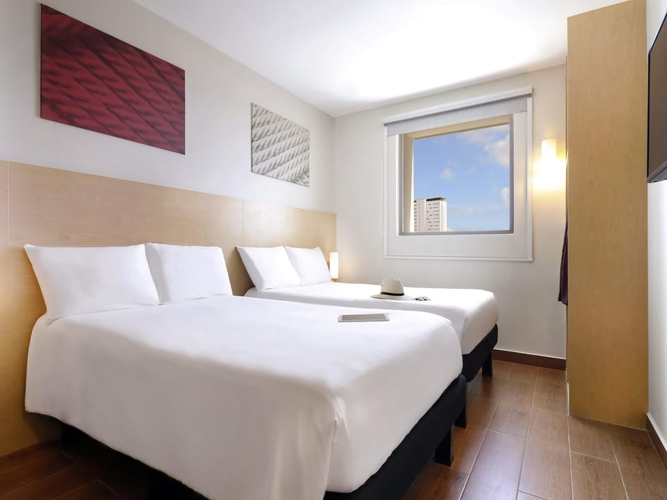 Double Room, 2 Twin Beds | Desk, blackout drapes, soundproofing, free WiFi