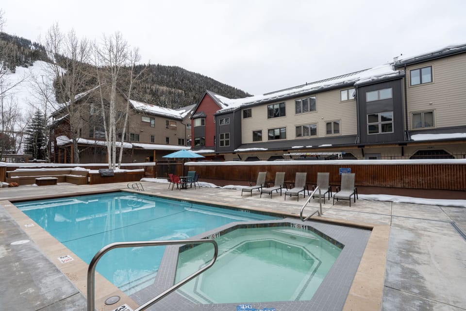 13-lulu-luxe-telluride-pool3
