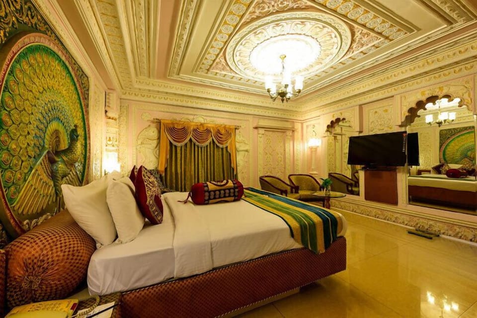 Deluxe Single Room, 1 King Bed | Down comforters, minibar, in-room safe, individually decorated