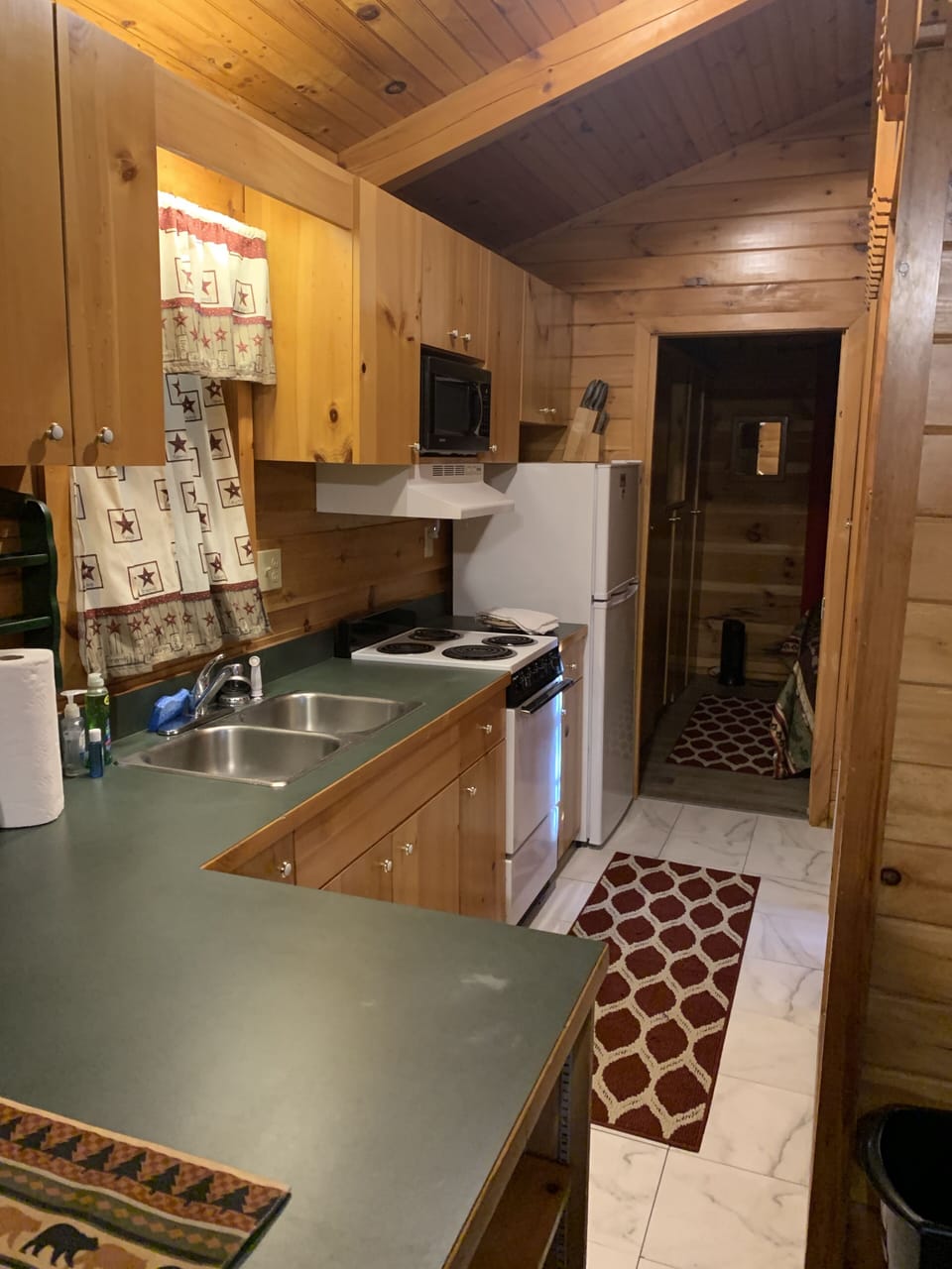 Full kitchen