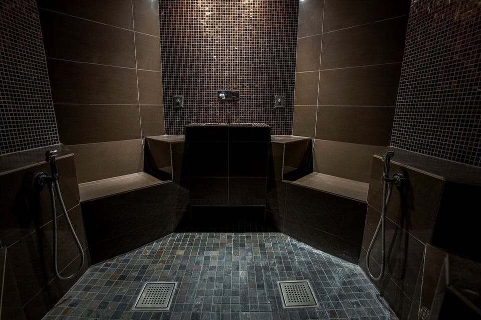 Couples treatment rooms, body treatments, hydrotherapy, aromatherapy