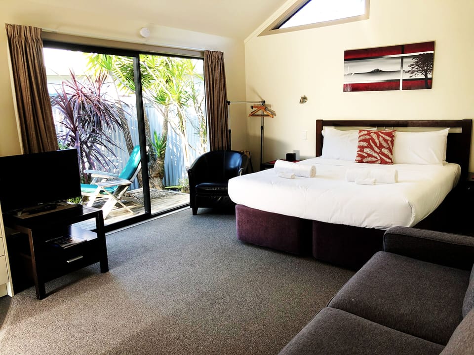 Superior Studio, Kitchenette, Garden Area | Individually decorated, individually furnished, desk, laptop workspace