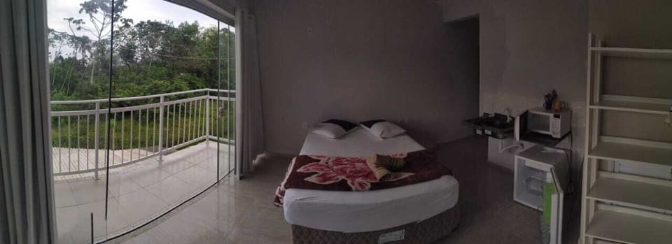 Minibar, free WiFi, bed sheets
