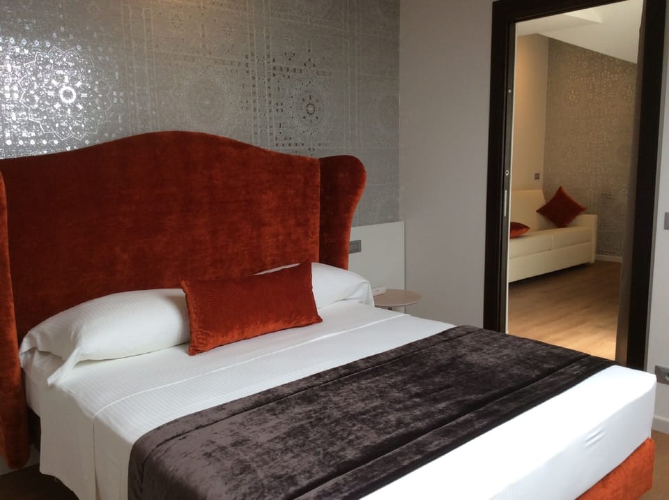Suite | Living area | Flat-screen TV