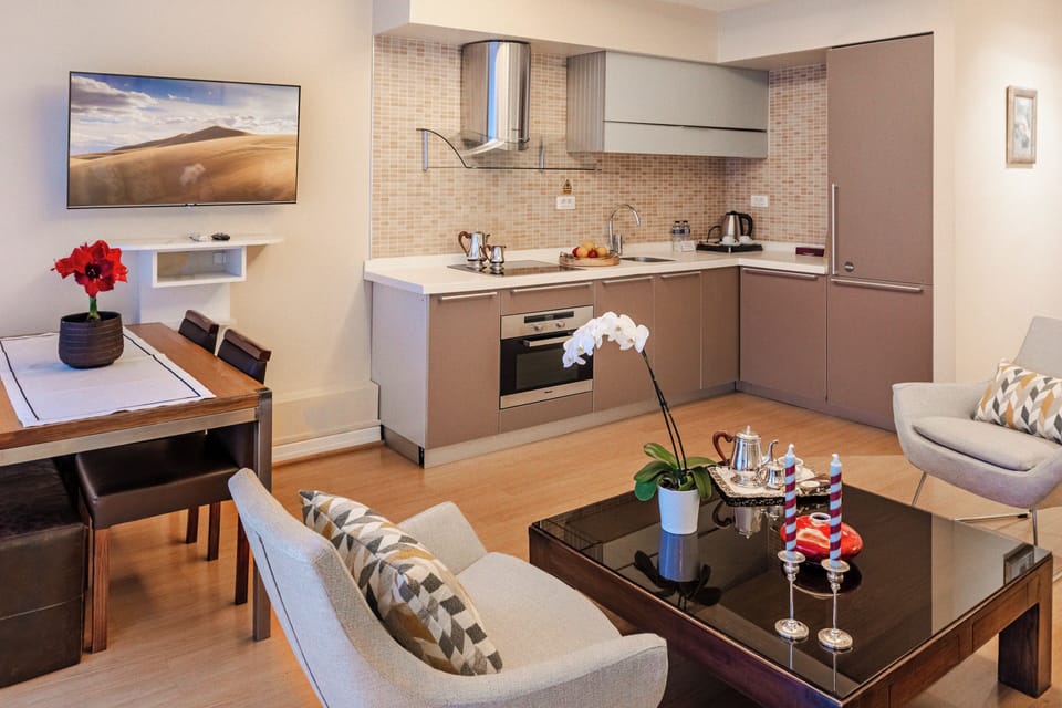 Apartment, 1 Bedroom, Non Smoking | Private kitchen | Coffee/tea maker, electric kettle