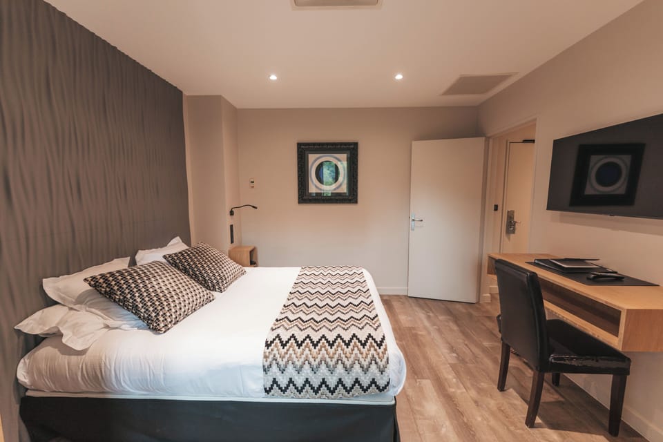Superior Triple Room | Minibar, free WiFi, bed sheets