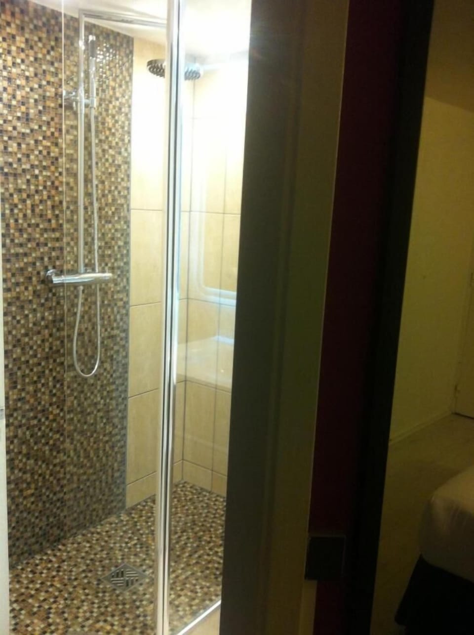 Bathtub, free toiletries, hair dryer, bidet