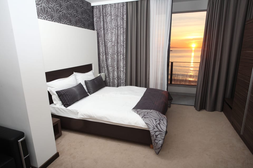 Classic Double Room, Balcony, Sea View | Beach/ocean view