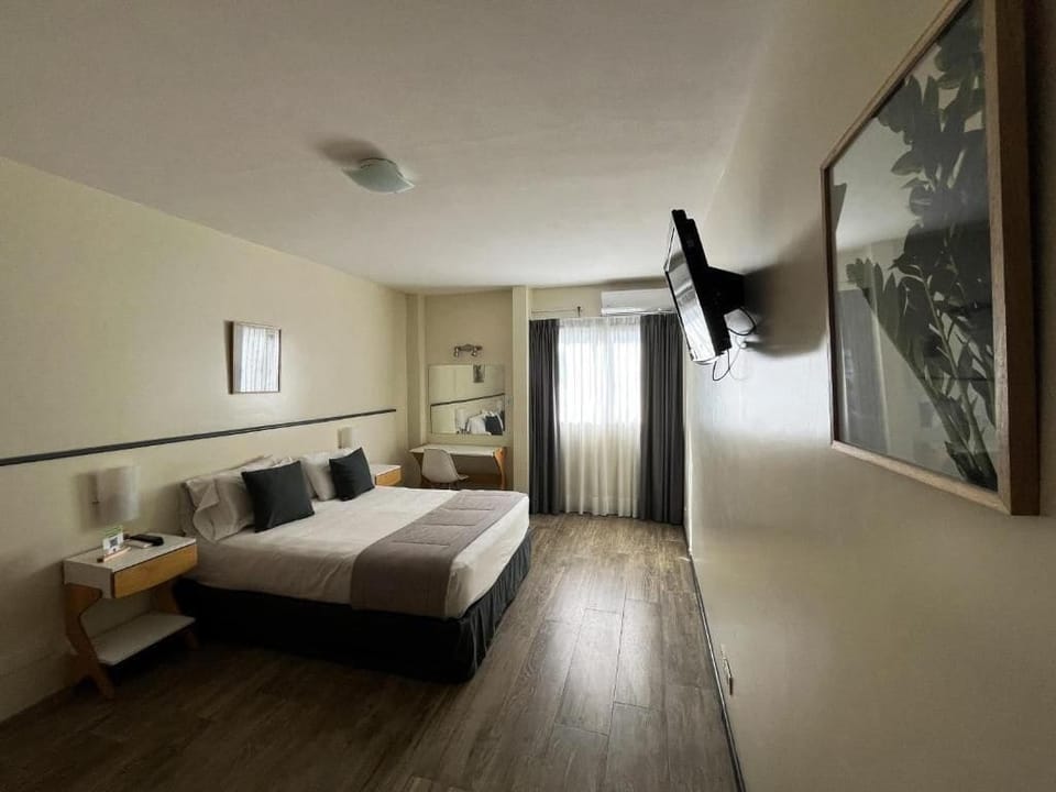 Standard Room, 1 Double Bed | Minibar, in-room safe, desk, soundproofing