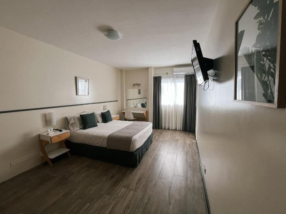 Standard Room, 1 Double Bed | Minibar, in-room safe, desk, soundproofing