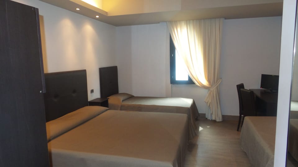 Quadruple Room | Minibar, in-room safe, desk, cribs/infant beds