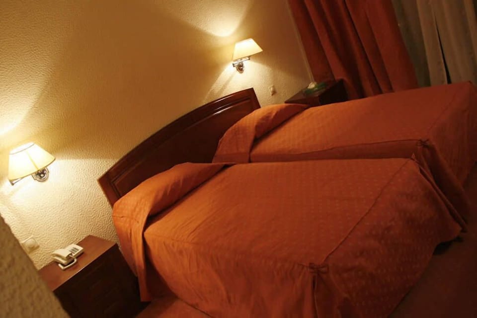 Suite (Safir) | Premium bedding, minibar, desk, blackout drapes