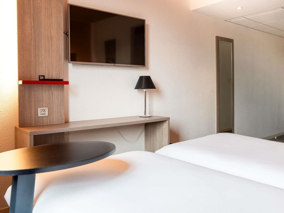 Standard Room, 2 Twin Beds | Desk, blackout drapes, soundproofing, iron/ironing board