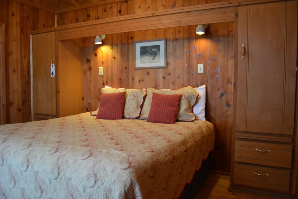 Romantic Bungalow, 1 Bedroom, Kitchen, River View | Minibar, individually decorated, individually furnished, free WiFi