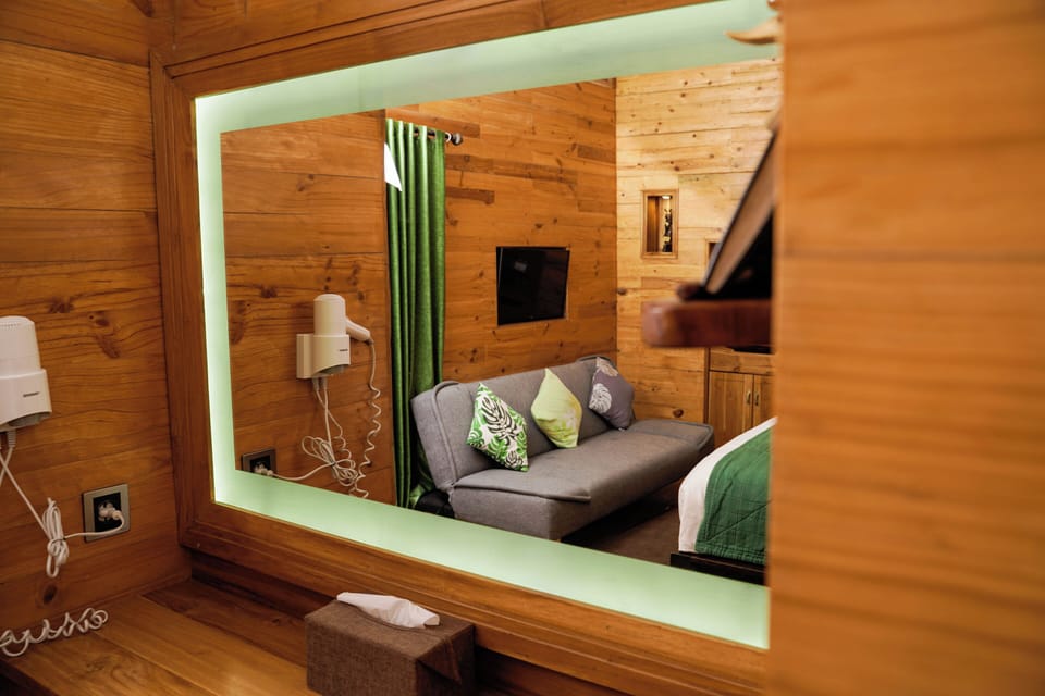 Deluxe Cabin, 1 Bedroom, Hill View, Garden Area | Egyptian cotton sheets, premium bedding, memory foam beds