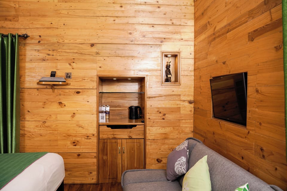 Deluxe Cabin, 1 Bedroom, Hill View, Garden Area | Egyptian cotton sheets, premium bedding, memory foam beds