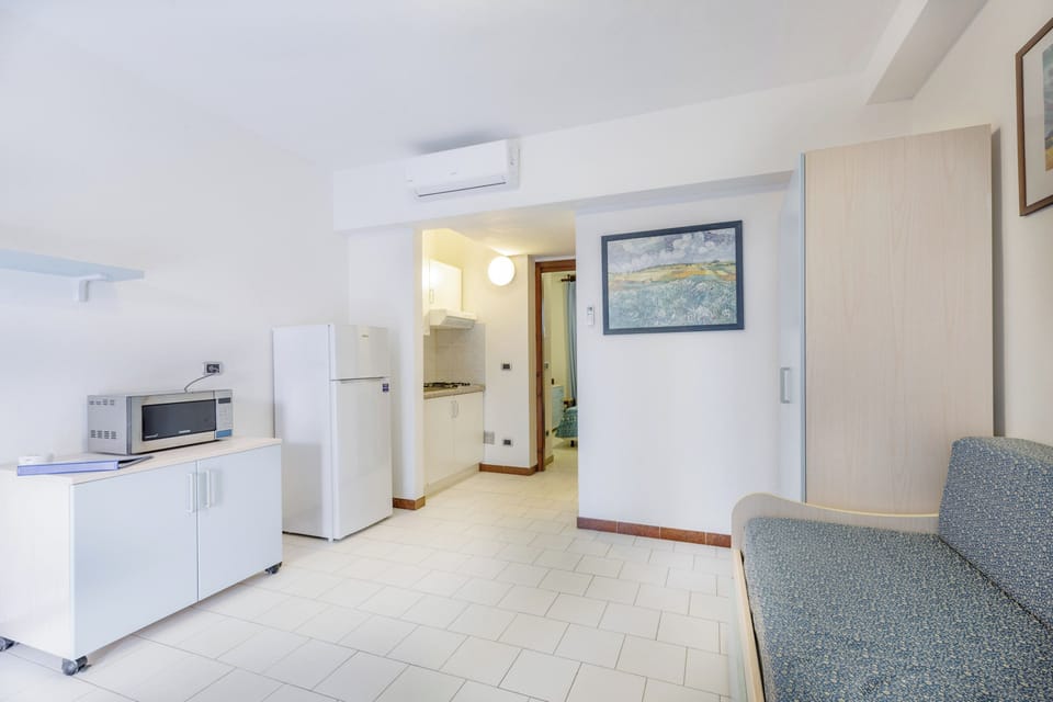 Apartment, 1 Bedroom (Gold) | Private kitchen | Highchair