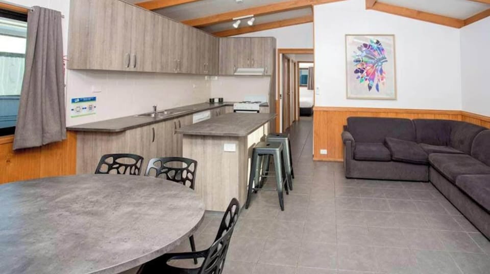 Deluxe 3 Bedroom Riverfront Cabin - Sleeps 8 | Living area | 52-cm TV with digital channels