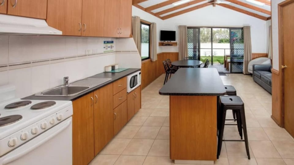 Superior 2 Bedroom Riverfront Cabin - Sleeps 5 | Private kitchen | Fridge, microwave, electric kettle, cookware/dishes/utensils