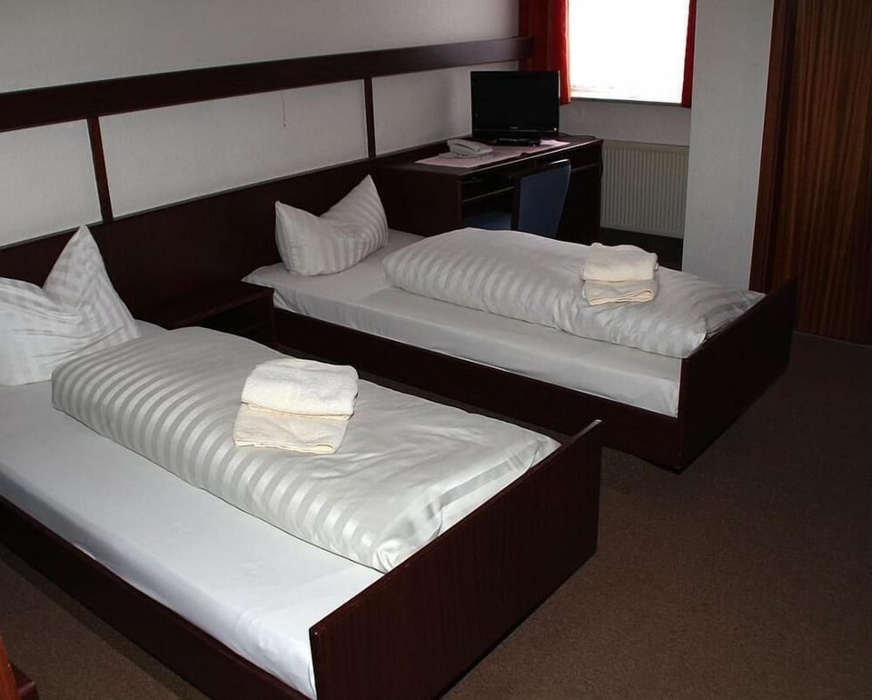 Double Room, 1 Double Bed | Desk, cribs/infant beds, rollaway beds, free WiFi
