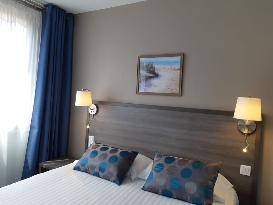 Standard Double Room | 1 bedroom, minibar, in-room safe, individually furnished