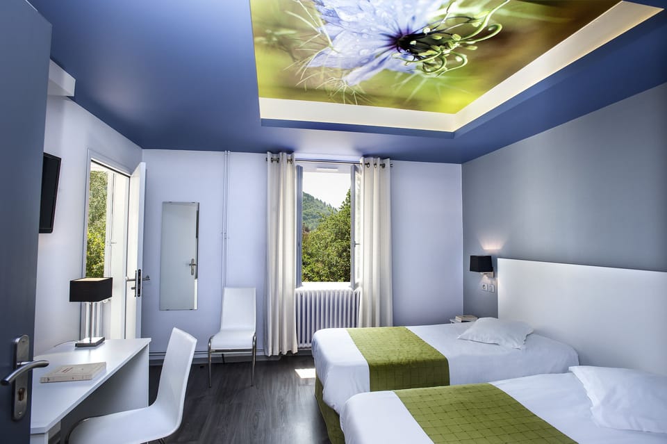 Superior Twin Room (Florale) | In-room safe, iron/ironing board, free WiFi, bed sheets