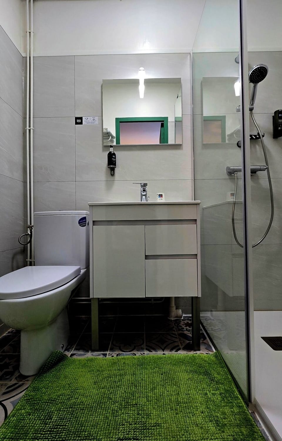Double Room | Bathroom | Free toiletries, towels