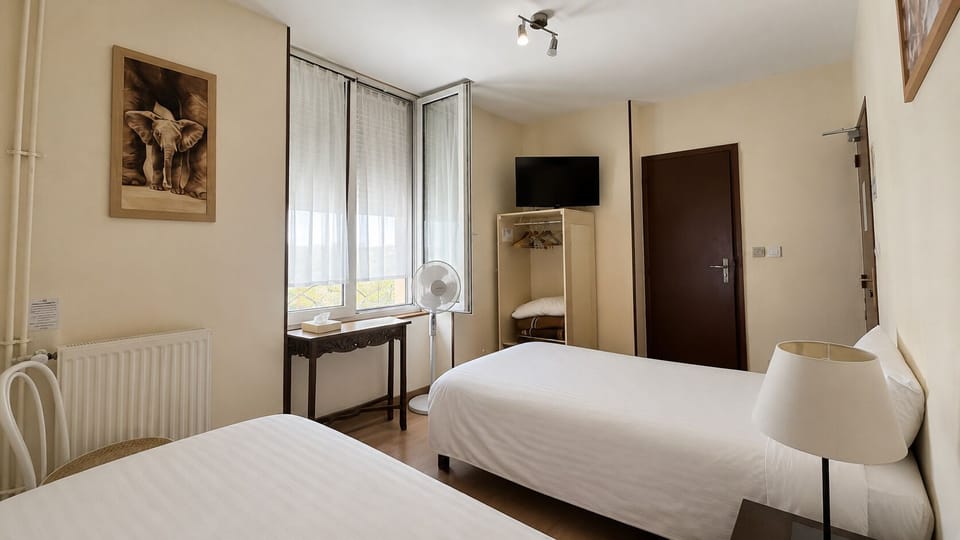 Standard Room, 2 Twin Beds | WiFi (free)