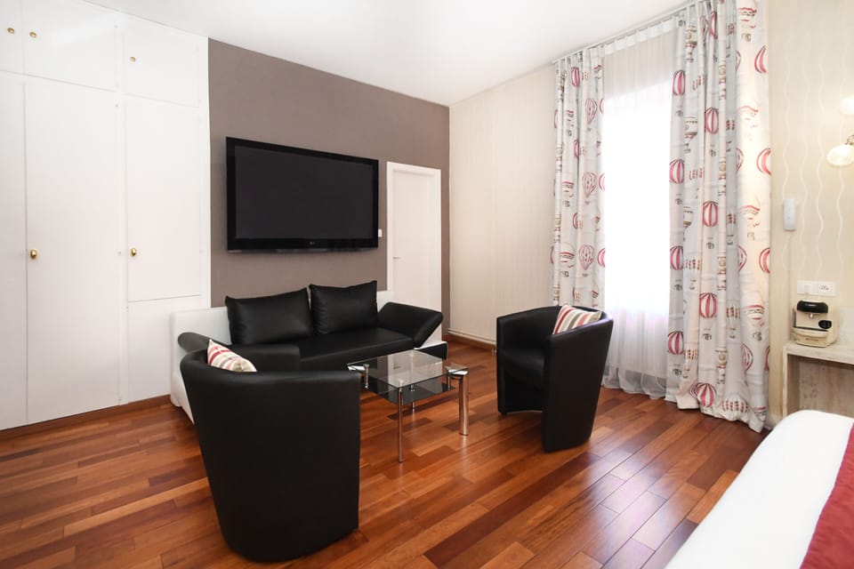 Junior Double Room | In-room safe, desk, soundproofing, cribs (free)