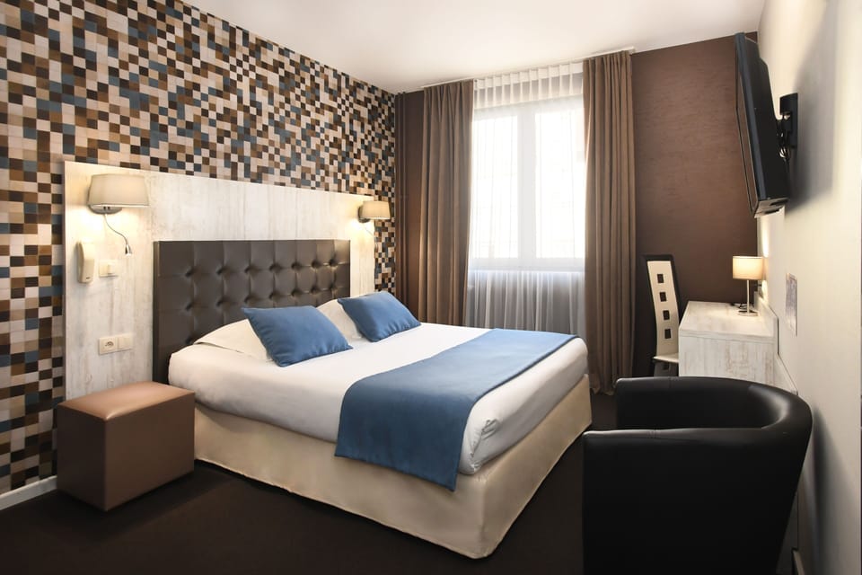 Superior Double Room | In-room safe, desk, soundproofing, cribs (free)