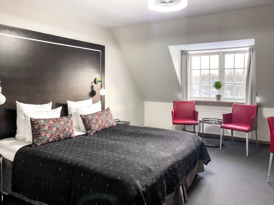 Comfort Room, 1 King Bed | Blackout drapes, free WiFi, bed sheets