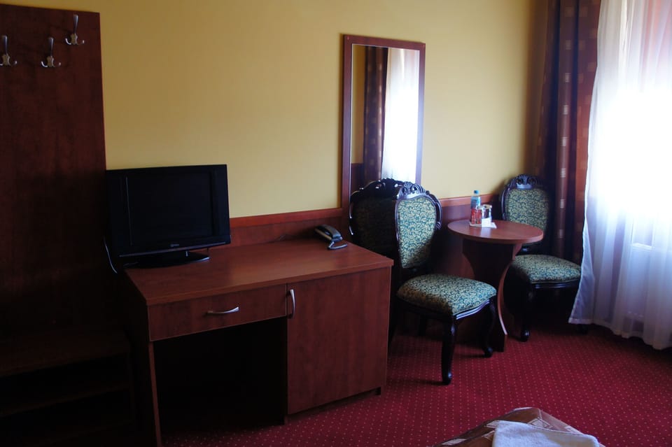 Twin Room | Living area | LCD TV