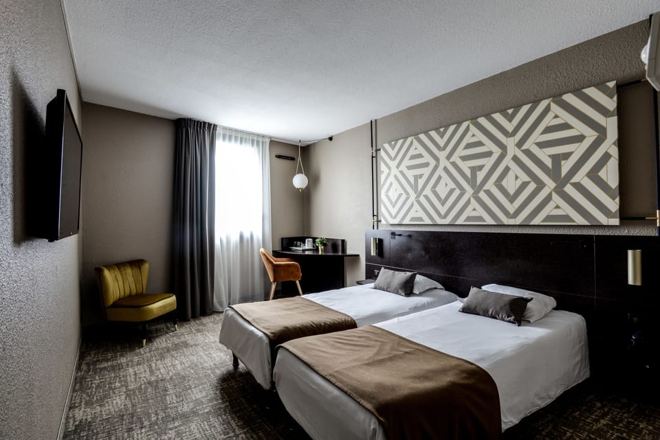 Comfort Twin Room, 2 Twin Beds, Non Smoking | Desk, laptop workspace, soundproofing, iron/ironing board