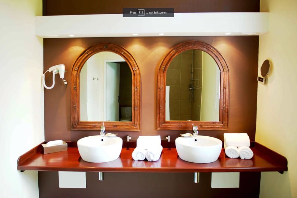 Family Room, 2 Bedrooms | Bathroom | Shower, rainfall showerhead, free toiletries, hair dryer