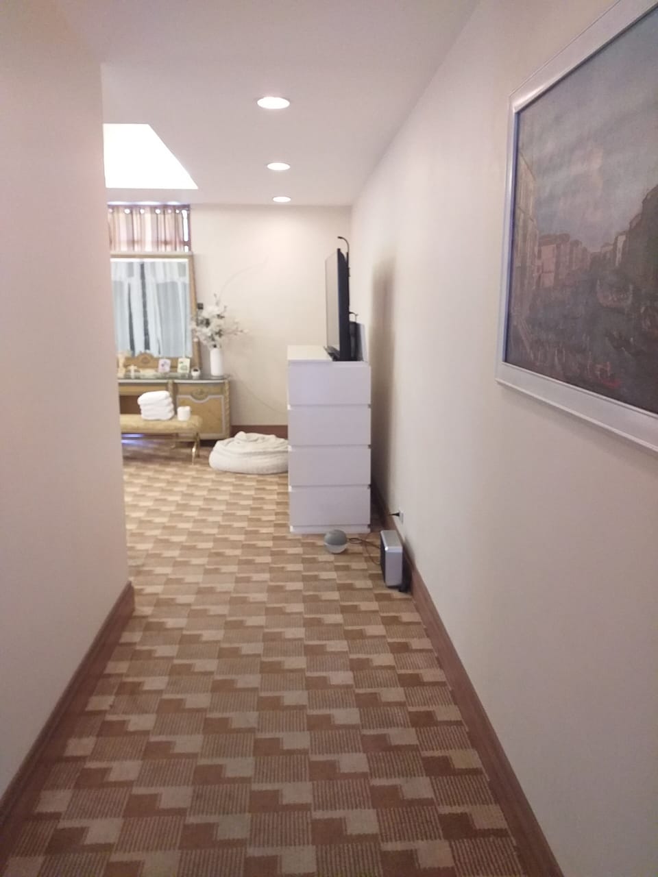 Executive Room, 1 Bedroom | Desk, laptop workspace, WiFi (free), individually decorated