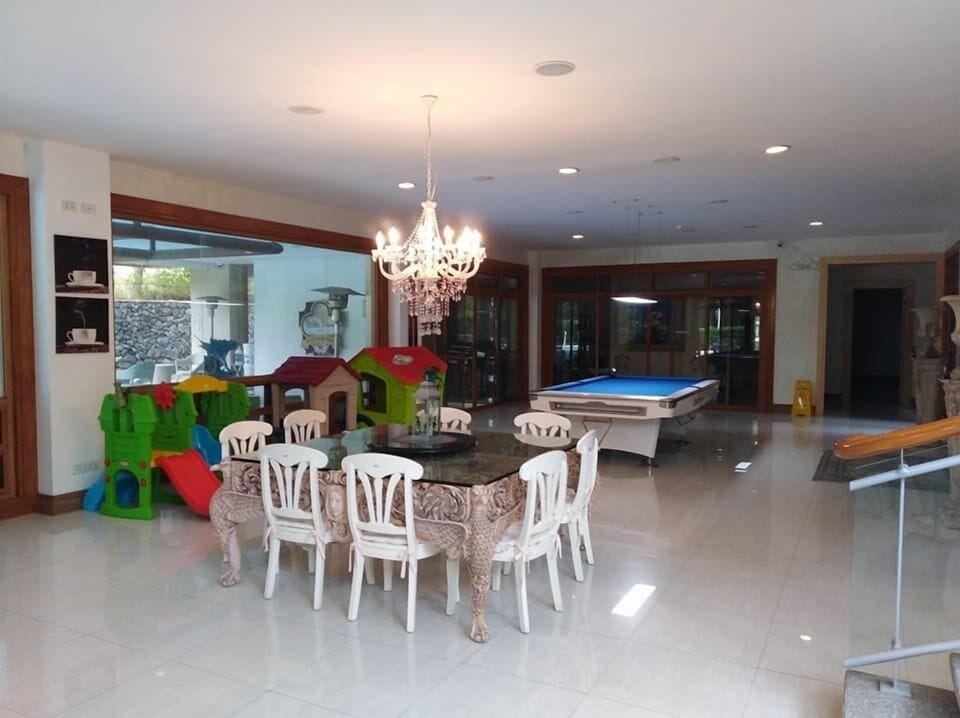 Whitehouse of the Lord of Scents Hotel in Baguio