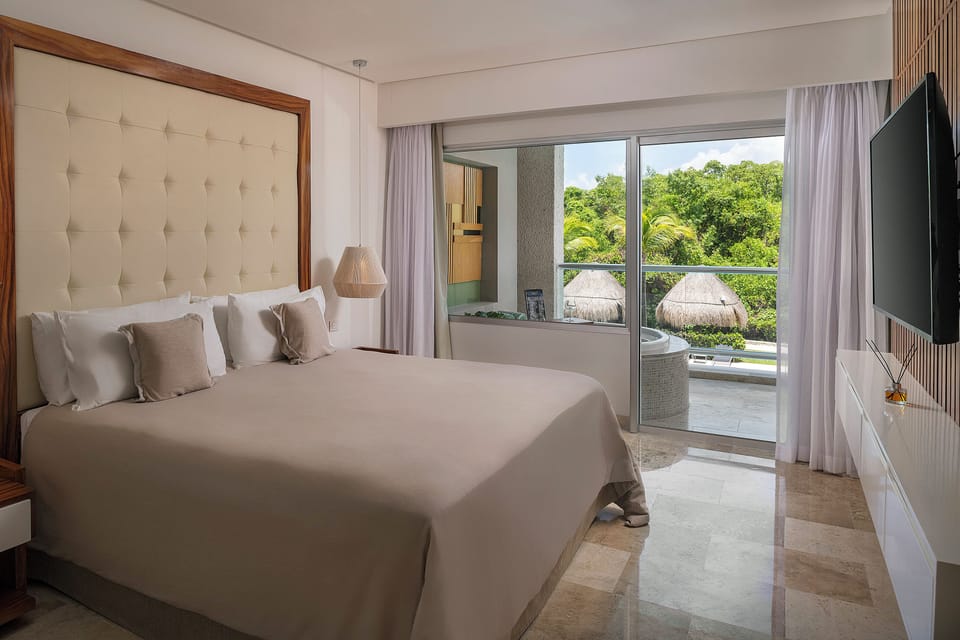 The Reserve Master Suite Nature View | Egyptian cotton sheets, premium bedding, down comforters, minibar