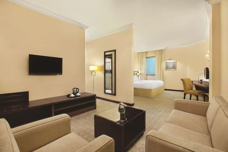 Deluxe Room, 1 King Bed | Minibar, in-room safe, soundproofing, free WiFi
