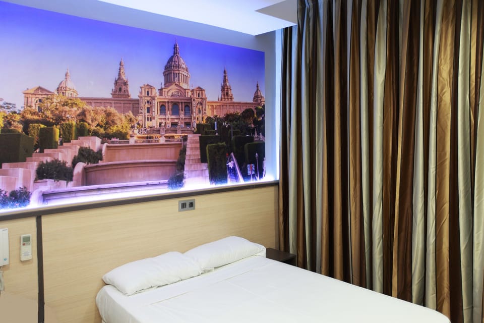 Pillowtop beds, in-room safe, iron/ironing board, free WiFi