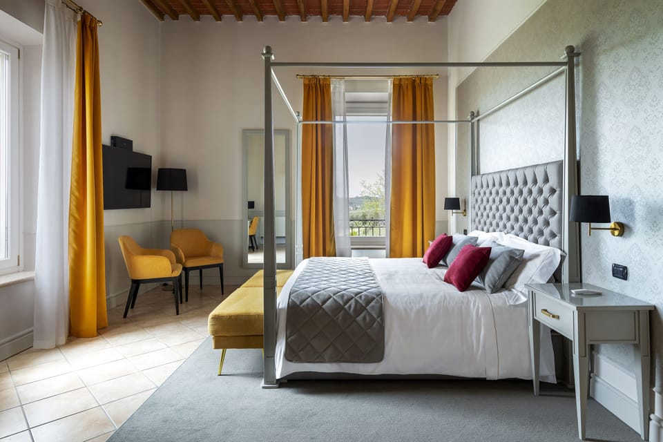 Junior Suite | Premium bedding, down comforters, Select Comfort beds, minibar